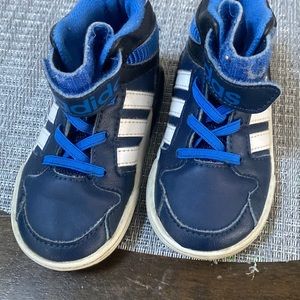 6c Navy blues high top Adidas